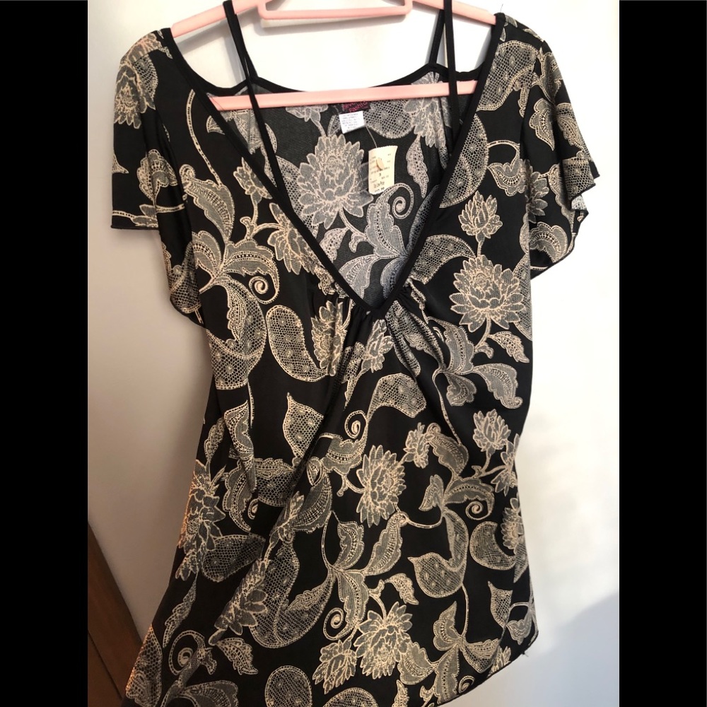 Plus size short sleeve paisley print top
